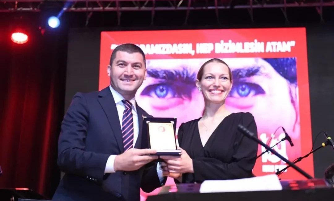 Cumhuriyet döneminin simge eserlerinden Türk tangoları, Ulu Önder Mustafa Kemal