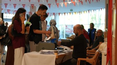 Düzce Belediyesi ve Düzce Ulaşım A.Ş., üniversite kampüsünde açtıkları stantta