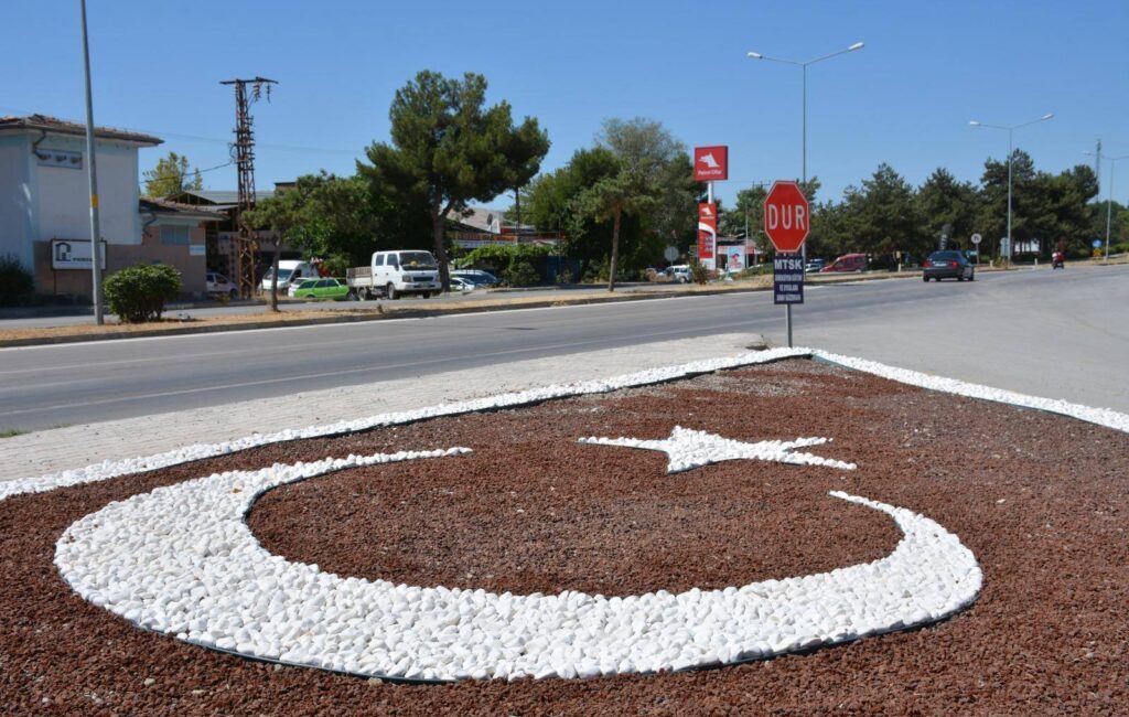 Zile Belediyesi Park ve Bahçeler Müdürlüğü ekipleri tarafından ilçemiz genelinde