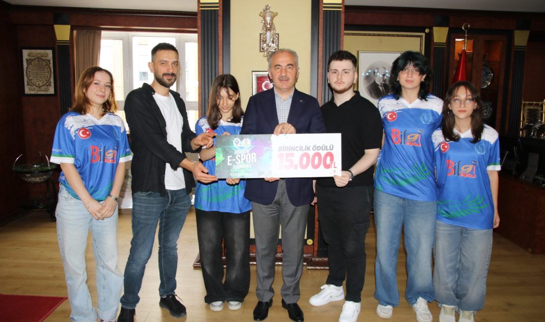 Rize Belediye Başkanı Rahmi Metin, Rize Belediyesi Gençlik Merkezi ve