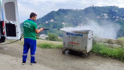 Rize Belediyesi Temizlik İşleri Müdürlüğü ekipleri, şehir genelinde halk sağlığına