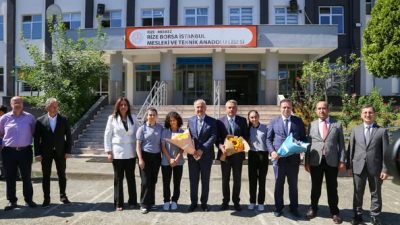 Rize Belediye Başkanı Rahmi Metin, beraberinde Rize Valisi İhsan Selim