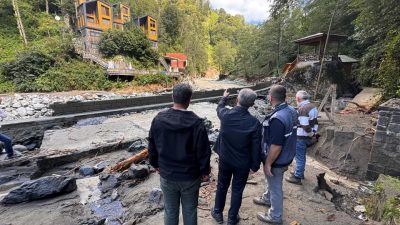 Rize Belediye Başkanı Rahmi Metin, beraberinde Rize Valisi İhsan Selim