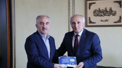 Ahilik Haftası etkinlikleri kapsamında Esnaf Odalar birliği Rize Belediyesini ziyaret