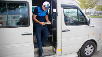 Giresun Belediyesi Zabıta Müdürlüğü ekipleri, şehir içi toplu taşıma araçlarında