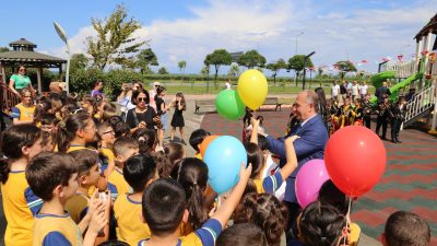 Arhavi sahil dolgu alanında yapımı tamamlanan Çocuk Oyun Parkı’nın açılışı