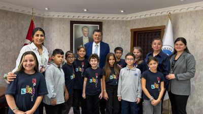 Bartın Buluş Koleji öğretmen ve öğrencileri, Bartın Belediye Başkanı Muhammet