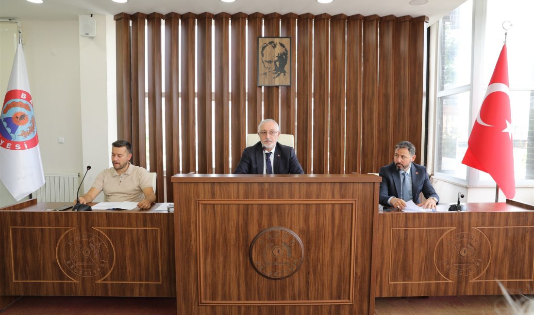 Belediye Meclisi Toplantı Salonu’nda Belediye Başkan Vekili Murat Cevahir’in başkanlığında