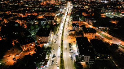 Bolu Belediyesi, kent merkezinde mevcut 1.724 aydınlatma direğini yenileyerek toplamda