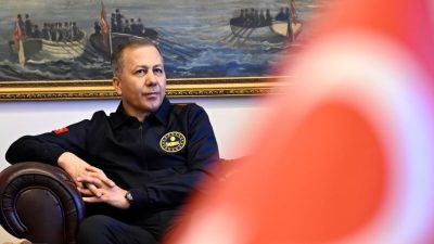 İçişleri Bakanı Ali Yerlikaya, Yabancıların Türk vatandaşı olabilmesi için “Muvazaalı