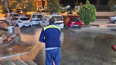 Bartın Belediyesi Temizlik İşleri Müdürlüğü ekipleri, kent genelinde temizlik çalışmalarını