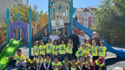 Bolu Anaokulu öğrencileri, Dünya Temizlik Günü dolayısıyla çocuk parkında temizlik