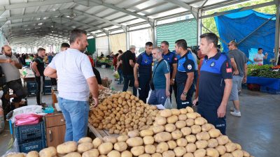 Tokat Belediyesi Zabıta Müdürlüğü ekipleri, Kapalı Pazar Yeri’nde vatandaşların daha