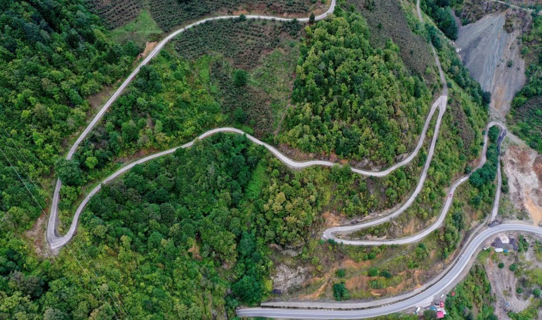 Ordu Büyükşehir Belediyesi, yolların konforunu artırmak adına çalışmalarını sürdürüyor. Bu
