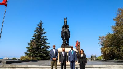 Ruanda Büyükelçisi Charles Kayonga ve Ticaret Ateşesi Lucas Murenzi, Vali