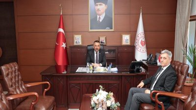 Vali Osman Hacıbektaşoğlu, İl Sağlık Müdürü Dr. Mustafa Özkan Gün’ü