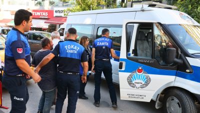 Tokat Belediyesi Zabıta Müdürlüğü ekipleri, şehir genelinde dilencilik faaliyetlerine karşı