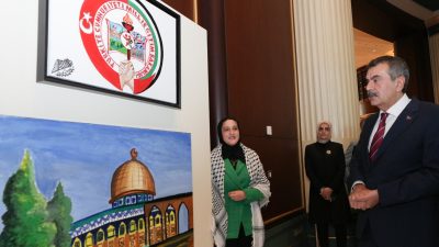 Millî Eğitim Bakanı Yusuf Tekin, Türkiye’ye gelen Filistinli öğrencilerin yaptığı