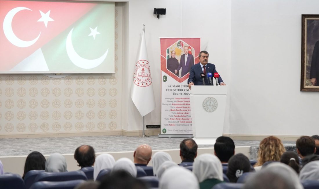 Millî Eğitim Bakanı Yusuf Tekin, Bakanlığın Başöğretmen Salonu’nda ülkelerinde başarı