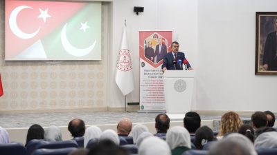 Millî Eğitim Bakanı Yusuf Tekin, Bakanlığın Başöğretmen Salonu’nda ülkelerinde başarı