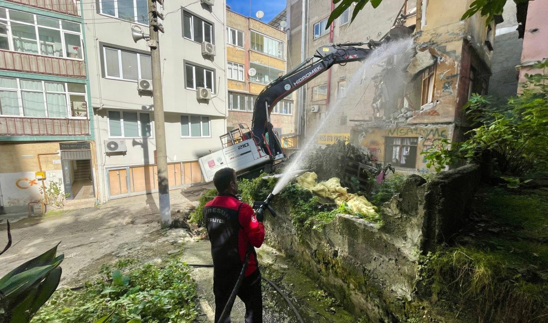 Giresun Belediyesi, şehir genelinde kullanılmayan ve tehlike arz eden metruk