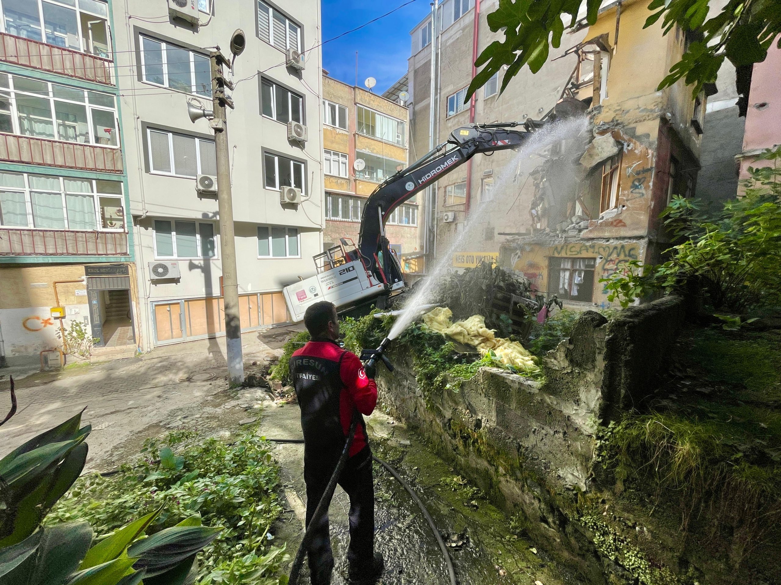 Giresun Belediyesi, şehir genelinde kullanılmayan ve tehlike arz eden metruk