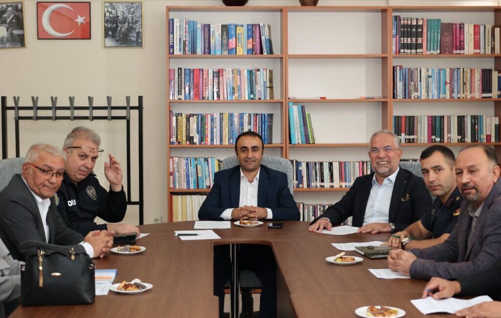 Yeni eğitim-öğretim yılının başlaması dolayısıyla Zile Kaymakamı Çağlar Tekin başkanlığında