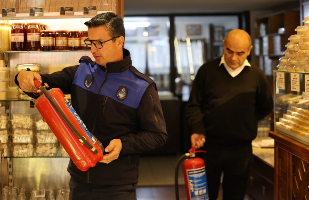 Safranbolu’da Zabıta Ekiplerinden Kapsamlı Denetim Safranbolu Belediyesi Zabıta Müdürlüğü ekipleri, ilçe genelinde iş yerlerine yönelik