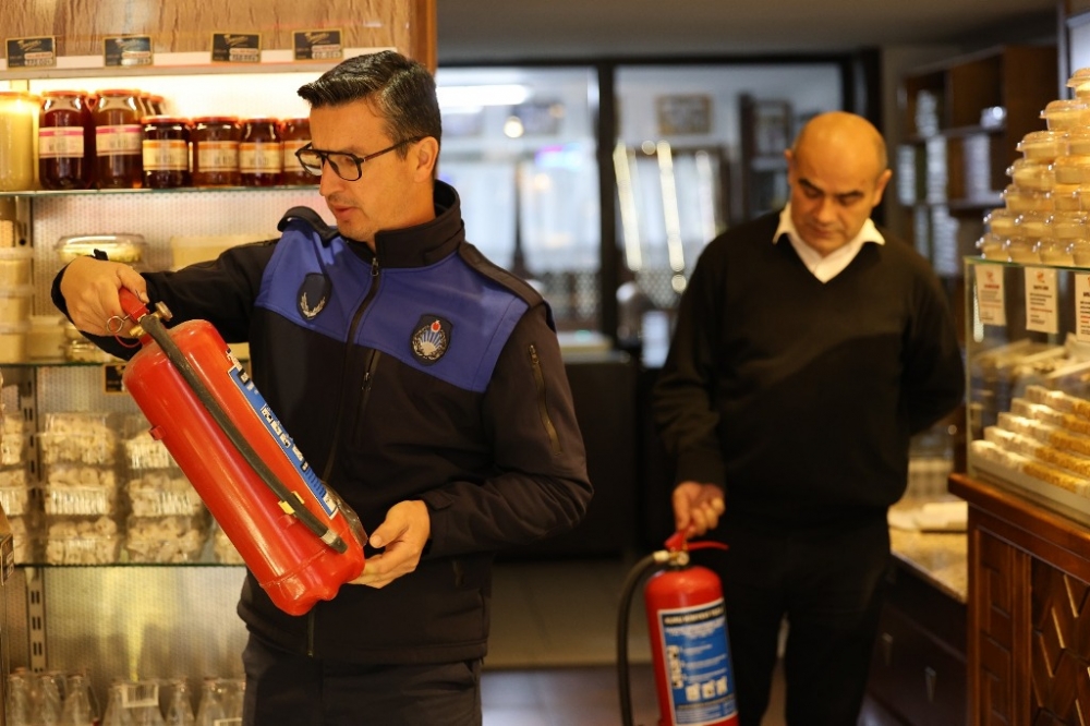 Safranbolu’da Zabıta Ekiplerinden Kapsamlı Denetim Safranbolu Belediyesi Zabıta Müdürlüğü ekipleri, ilçe genelinde iş yerlerine yönelik