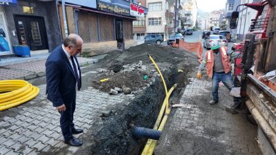 Arhavi Belediye Başkanı Turgay Ataselim, ilçe genelinde devam eden altyapı