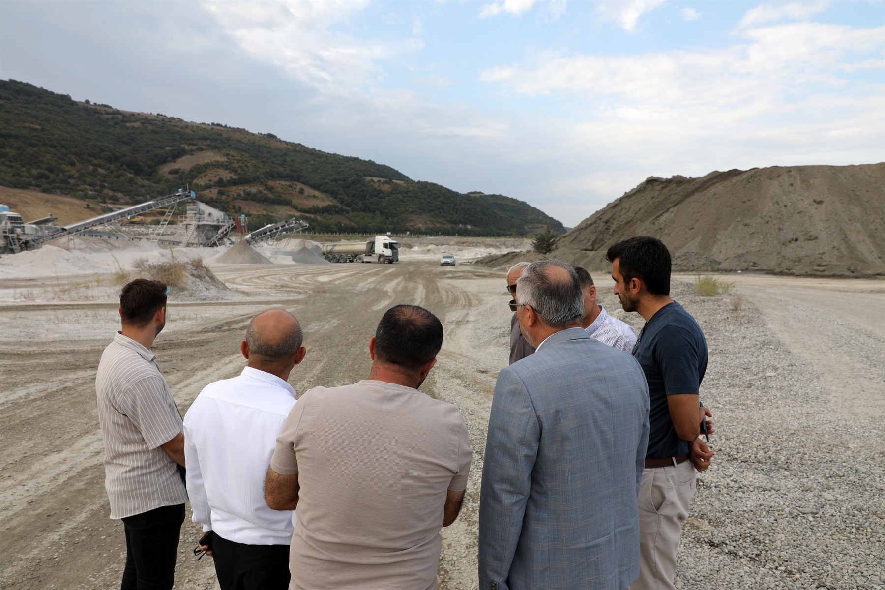 Bafra Belediyesi, kırsalda ulaşım sorunlarını kalıcı çözümlerle ortadan kaldırıyor. Türkiye’nin