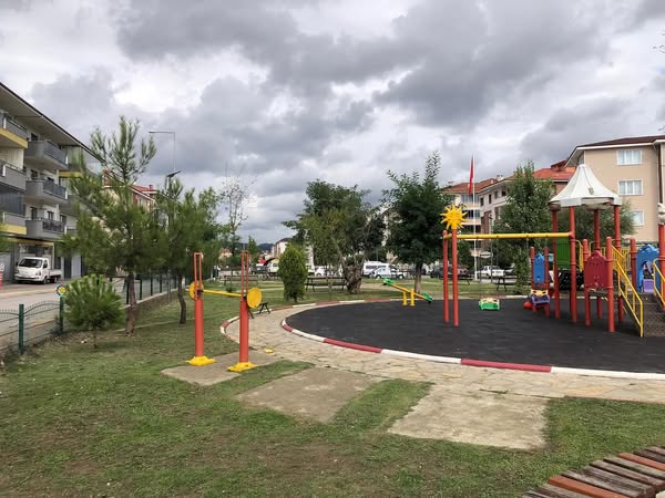 Bartın Belediyesi, kent genelindeki çocuk oyun alanlarının daha güvenli, temiz