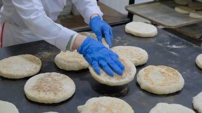 Bolu Belediyesi Halk Ekmek Fırını vatandaşların talebi üzerine bazlama üretimine