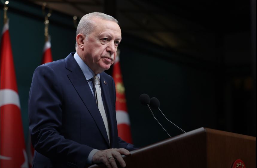 Cumhurbaşkanı Recep Tayyip Erdoğan, Cumhurbaşkanlığı Külliyesindeki Kabine Toplantısı’nın ardından millete