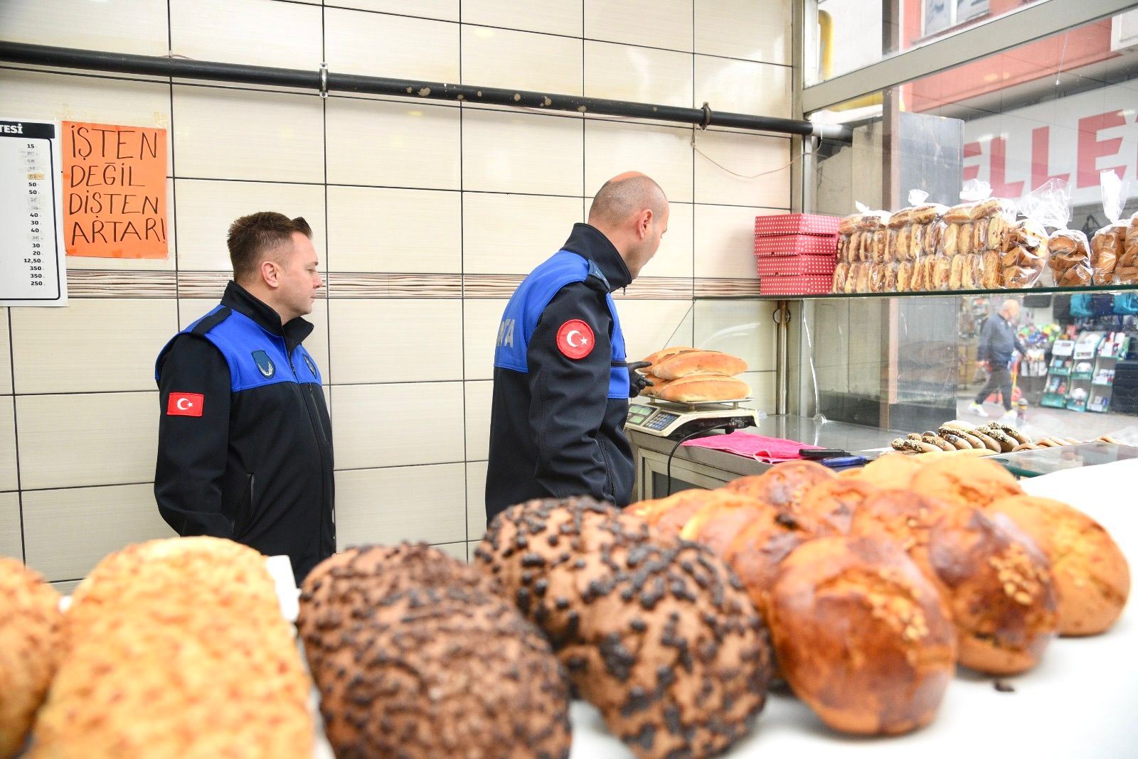 Giresun Belediyesi kent genelinde yürüttükleri kapsamlı denetimlerle vatandaşların güvenli ve
