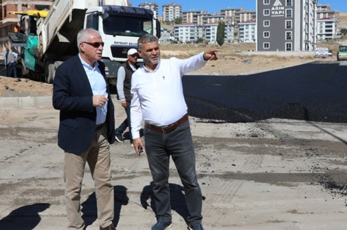 Bayburt Belediyesi, kış mevsiminin yaklaşmasıyla birlikte şehir genelinde asfalt ve