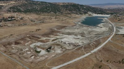 Çorum Belediyesi, kentte yaşanan kuraklık nedeniyle su tasarrufu çağrısında bulundu.