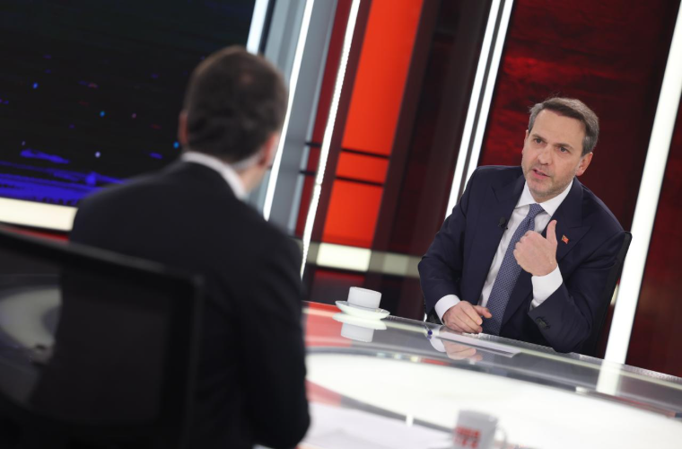 Enerji ve Tabii Kaynaklar Bakanı Alparslan Bayraktar, ABD’de imzalanan LNG