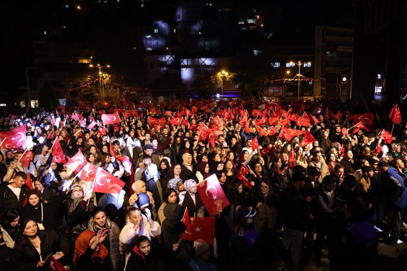 Cumhuriyet’in İlk Vilayetinde Coşkulu Yürüyüş ve Unutulmaz Konser Cumhuriyet’in ilk vilayeti olma onuruna sahip kentimiz, Cumhuriyet Bayramı’nı bu