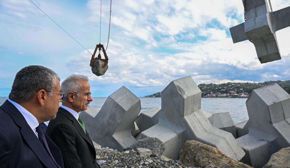 Ulaştırma ve Altyapı Bakanı Abdulkadir Uraloğlu, Rize’de yapımı devam eden