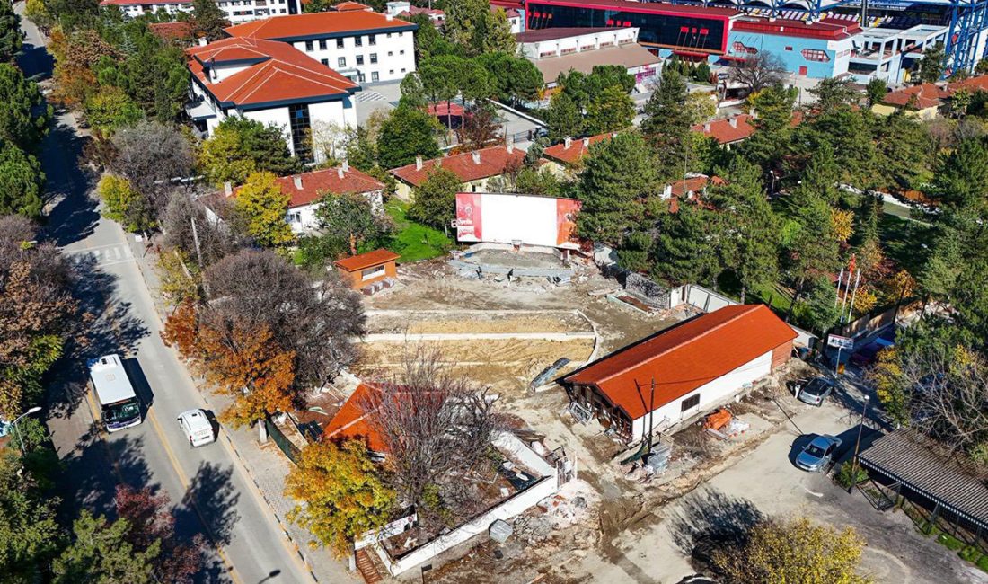 Başkan Çetinkaya, Yenişehir Açık Hava Sineması’ndaki Çalışmaları İnceledi Belediye Başkanı Özkan Çetinkaya, Yenişehir Açık Hava Sineması’nda devam eden