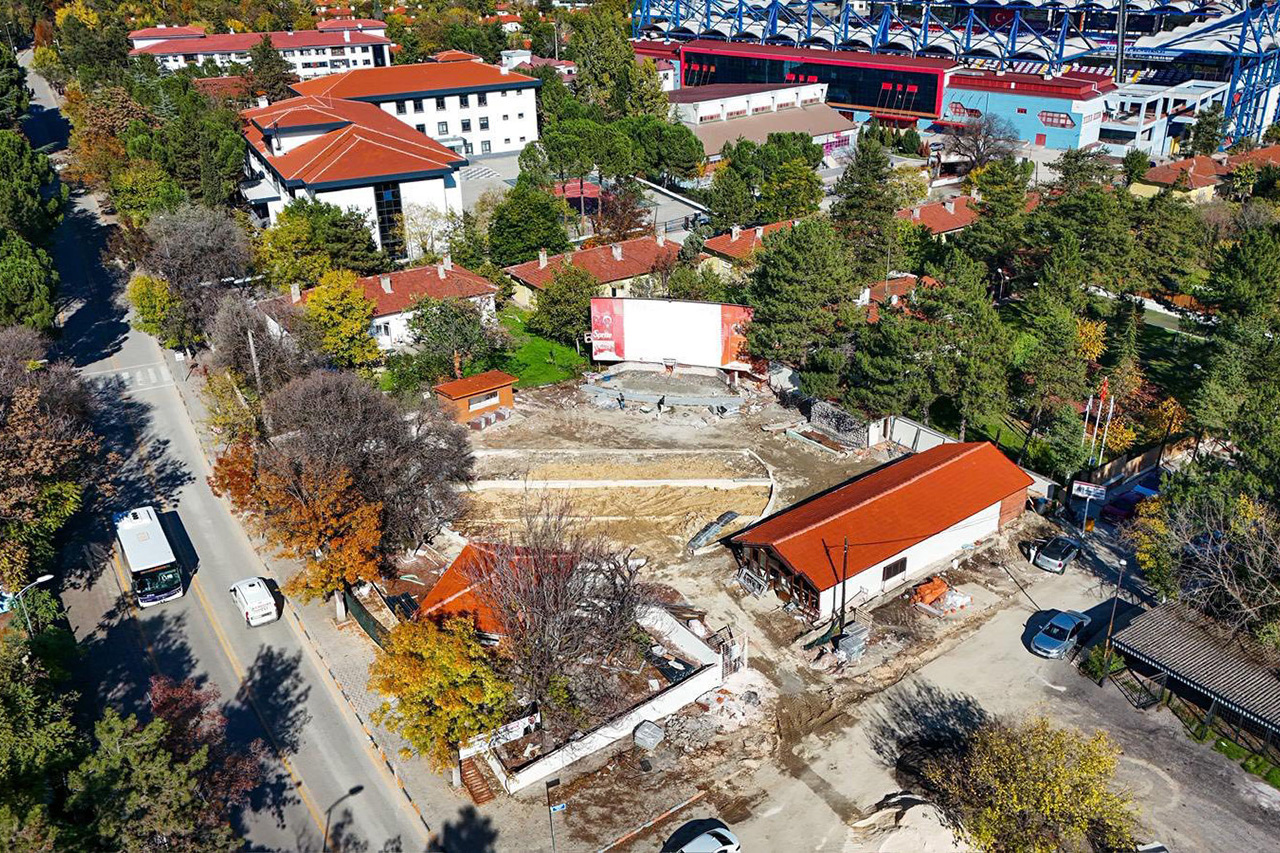 Başkan Çetinkaya, Yenişehir Açık Hava Sineması’ndaki Çalışmaları İnceledi Belediye Başkanı Özkan Çetinkaya, Yenişehir Açık Hava Sineması’nda devam eden