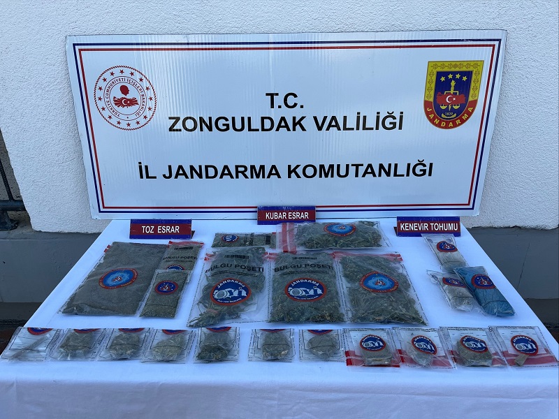 Zonguldak İl Jandarma Komutanlığı Narkotik Operasyonu Gerçekleştirdi Zonguldak İl Jandarma Komutanlığı ekiplerince, Narkotik Suçlarla Mücadele kapsamında, 04