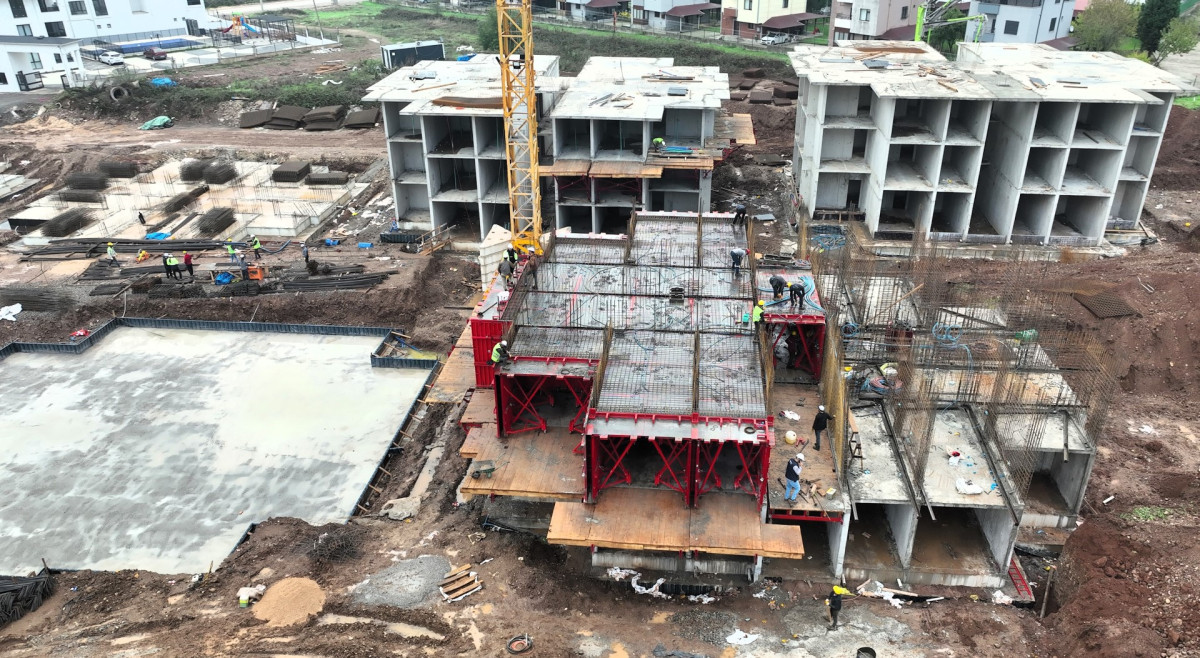 Kartepe Kent Konut Evleri’nde yoğun tempo Kocaeli Büyükşehir Belediyesi iştiraki Kent Konut A.Ş.’nin projelendirdiği Kartepe Kent