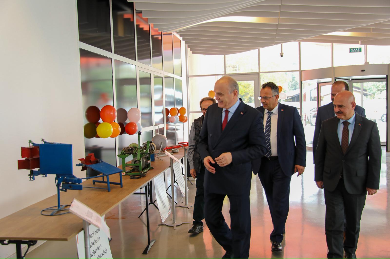 Düzce’de Bilim Şenliği Düzce Bilim Merkezi, 18-22 Kasım tarihleri arasında düzenlenen Bilim Şenliği