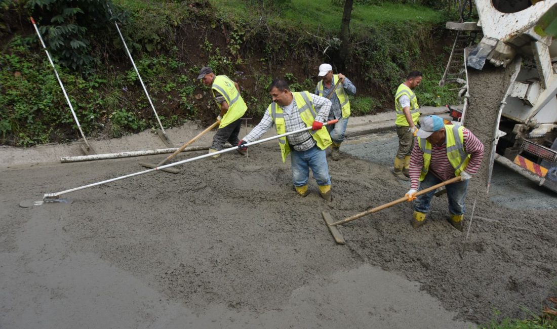 Altınordu’da Kırsal Mahallelere Yatırımlar Sürüyor Altınordu Belediyesi, kırsal mahallelerde yürüttüğü ulaşım altyapısı güçlendirme çalışmalarıyla vatandaşların