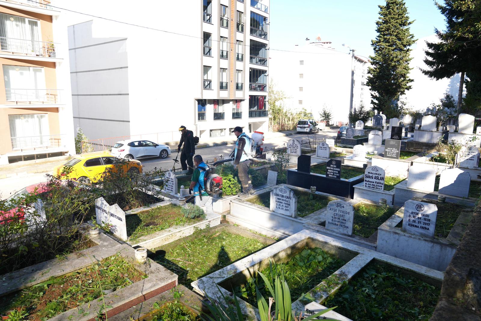 Giresun Belediyesi Mezarlıklarda Temizlik Çalışmalarına Devam Ediyor Giresun Belediyesi Mezarlıklar Müdürlüğü ekipleri, şehir genelinde bakım ve temizlik