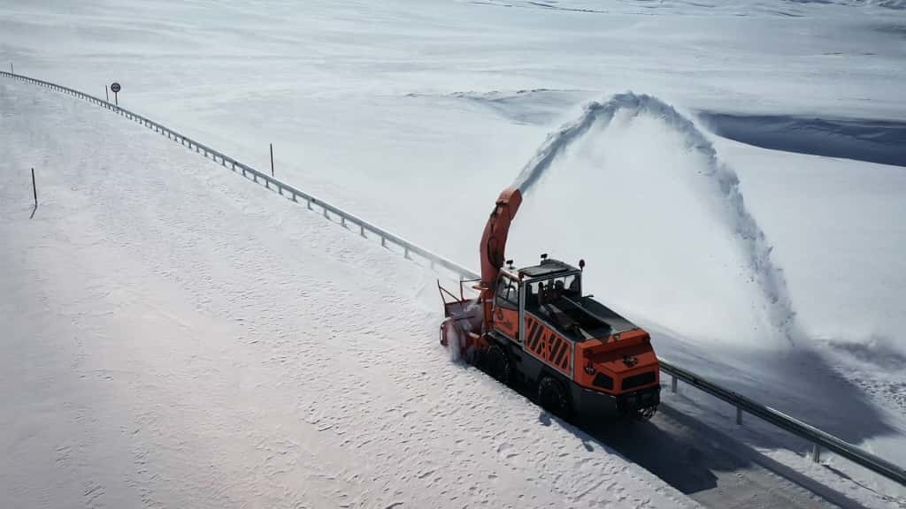 Ulaştırma ve Altyapı Bakanı Abdulkadir Uraloğlu, zorunlu kış lastiği uygulamasının