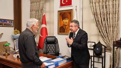 Merzifon Belediye Başkanı Alp KARGI, bugünkü yoğun halk günü mesaisinde