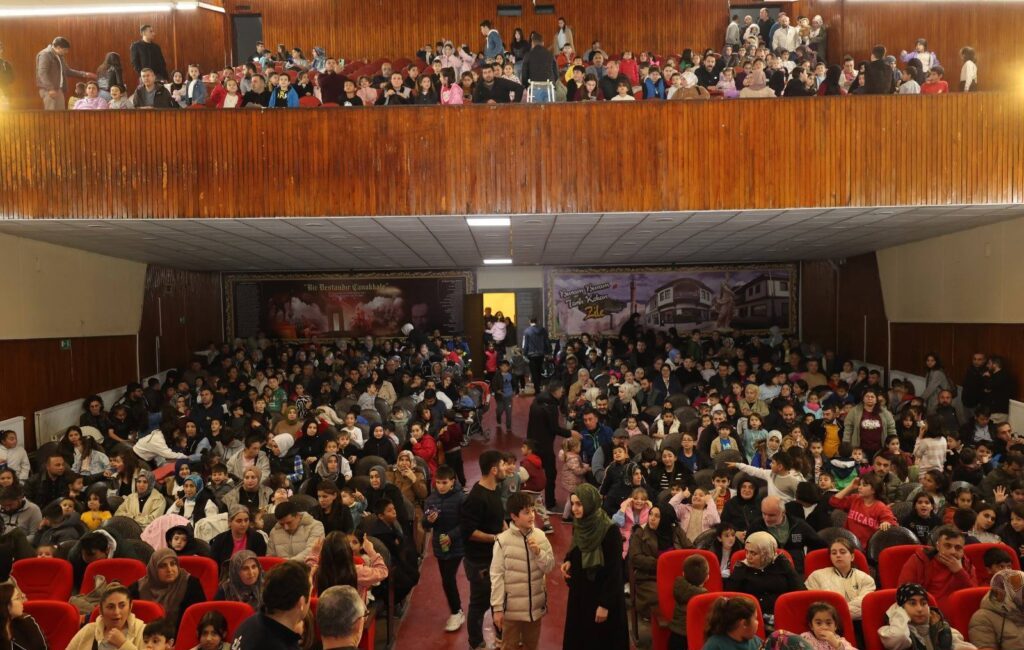 Zile Belediyesi tarafından düzenlenen çocuk tiyatrosu etkinliği, bu Cuma akşamı